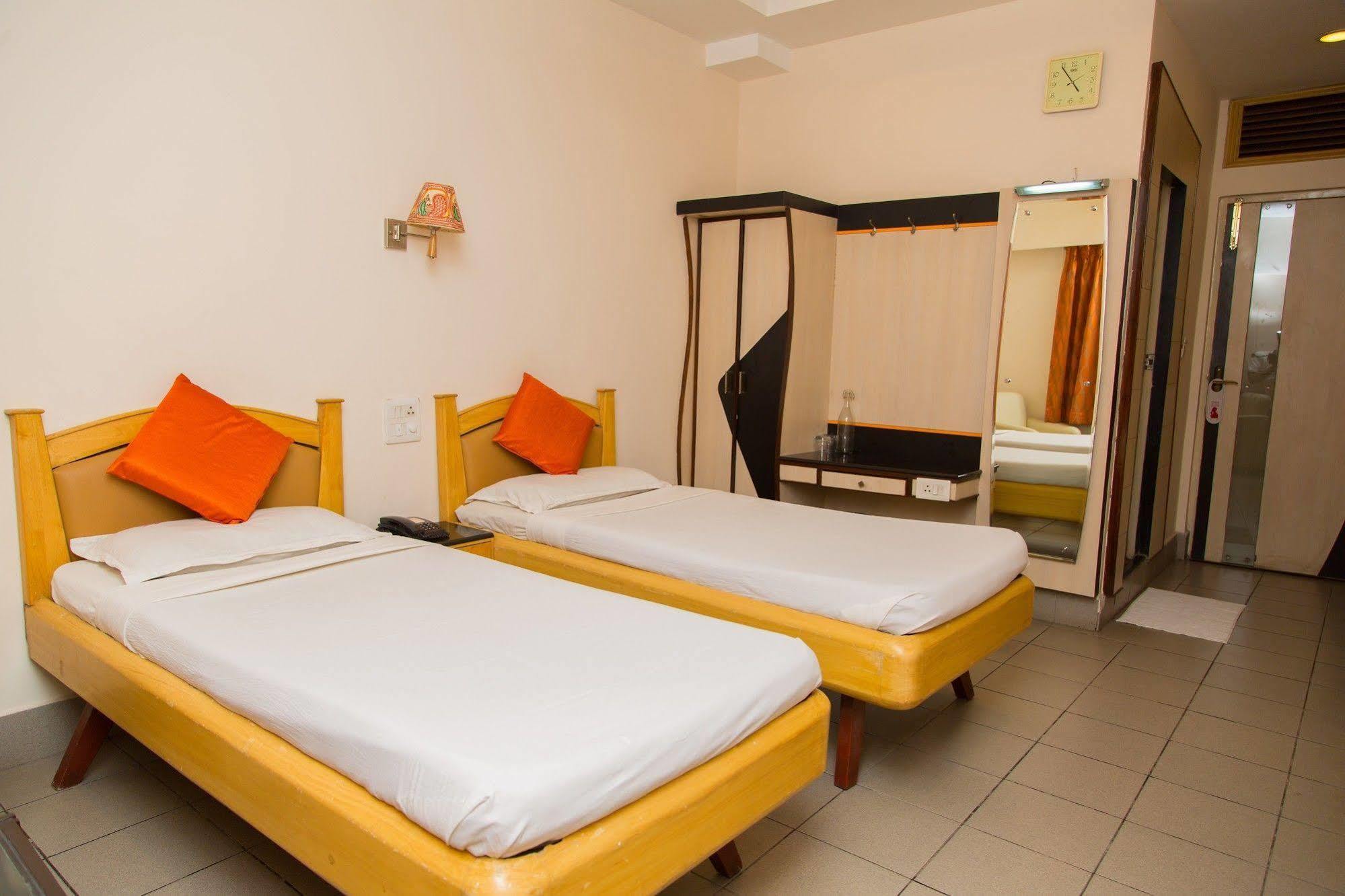 Fabhotel Kinnera Comforts Railway Station Visakhapatnam Eksteriør billede